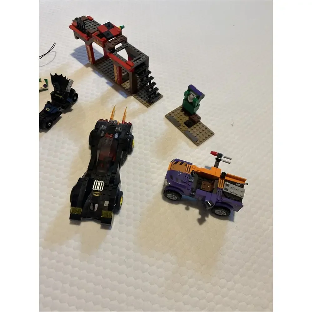 LEGO DC Super Heroes - Batmobile and the Two-Face Chase And Batman Incomplete